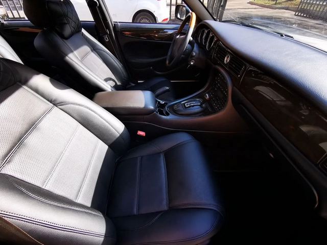 Jaguar XJR — фото 11